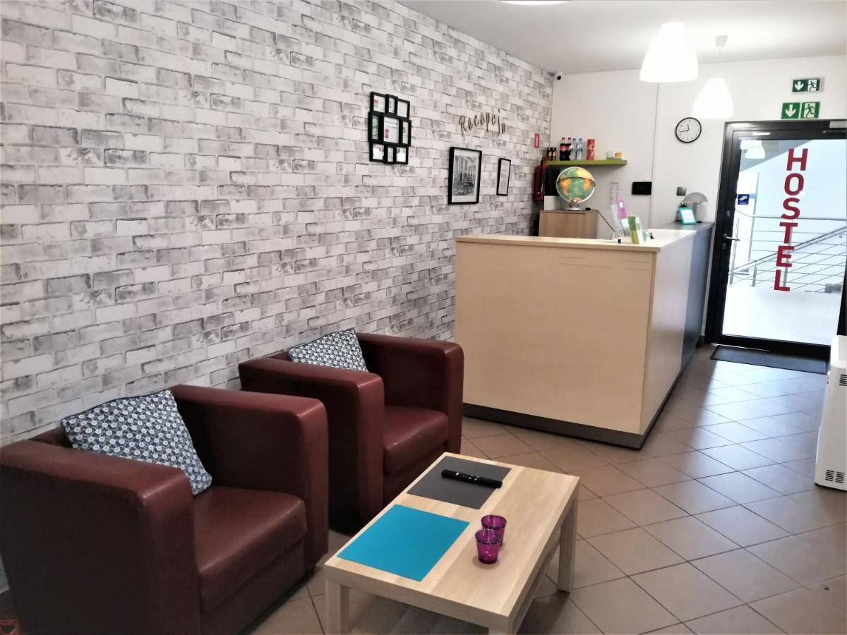 Hostel Gliwice Centrum Parking Eksteriør billede