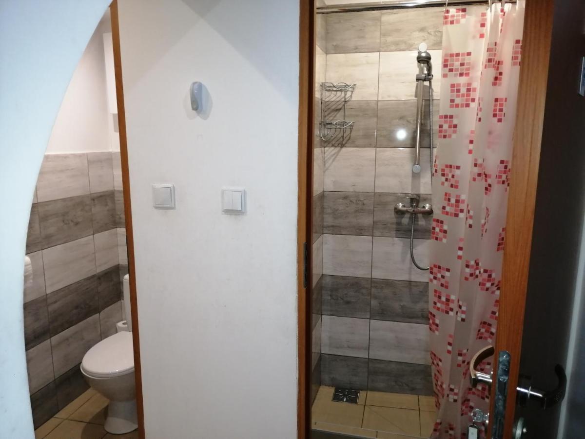 Hostel Gliwice Centrum Parking Eksteriør billede