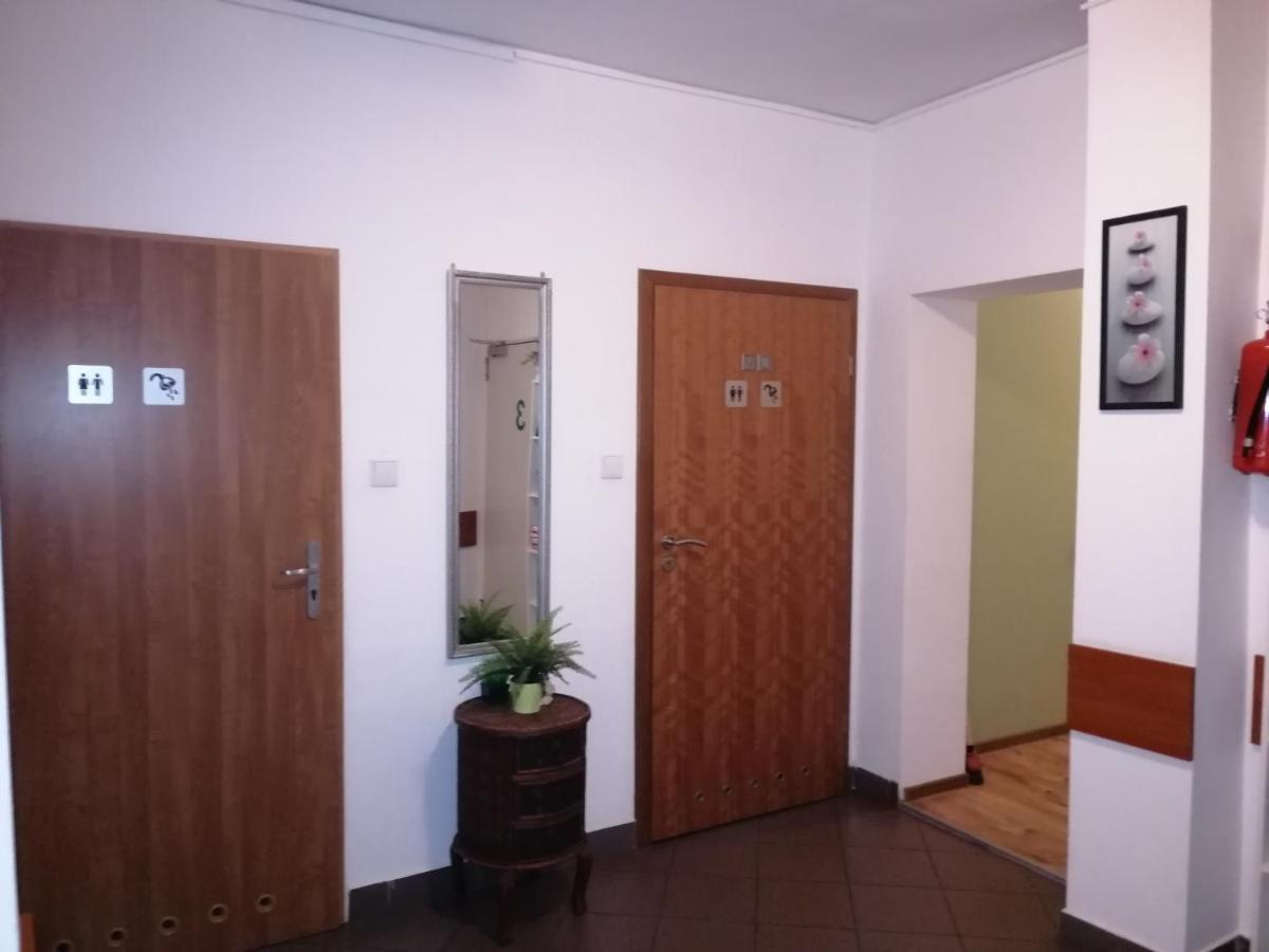 Hostel Gliwice Centrum Parking Eksteriør billede