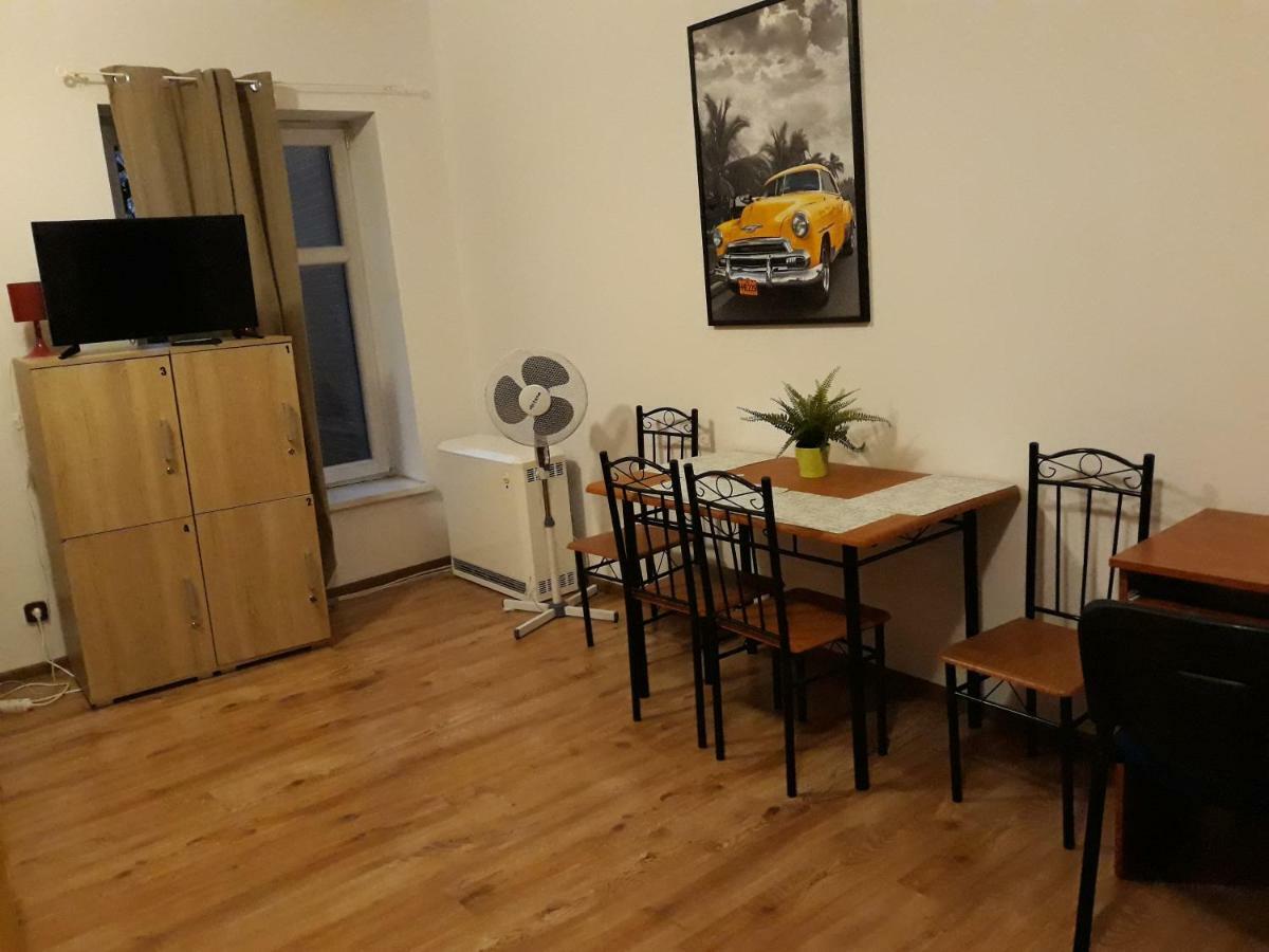 Hostel Gliwice Centrum Parking Eksteriør billede